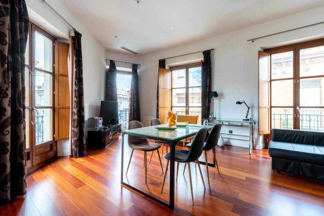 Cathedral Apartment, Upper Floor Apartment Севилья Экстерьер фото