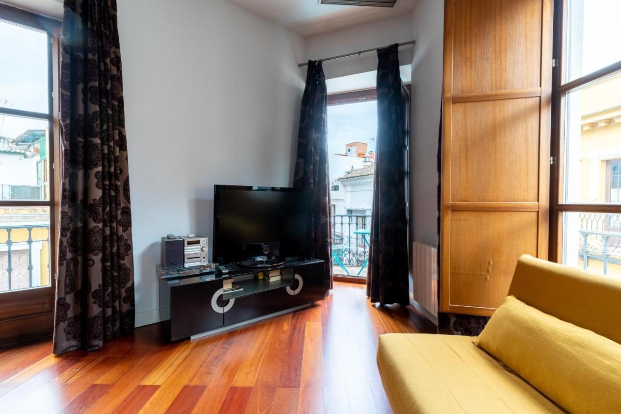 Cathedral Apartment, Upper Floor Apartment Севилья Экстерьер фото
