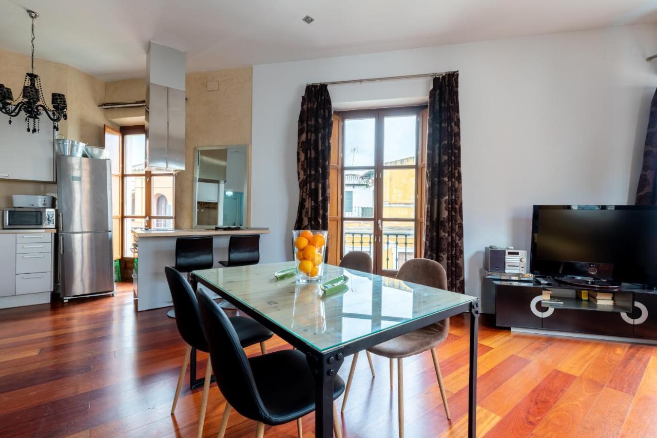 Cathedral Apartment, Upper Floor Apartment Севилья Экстерьер фото